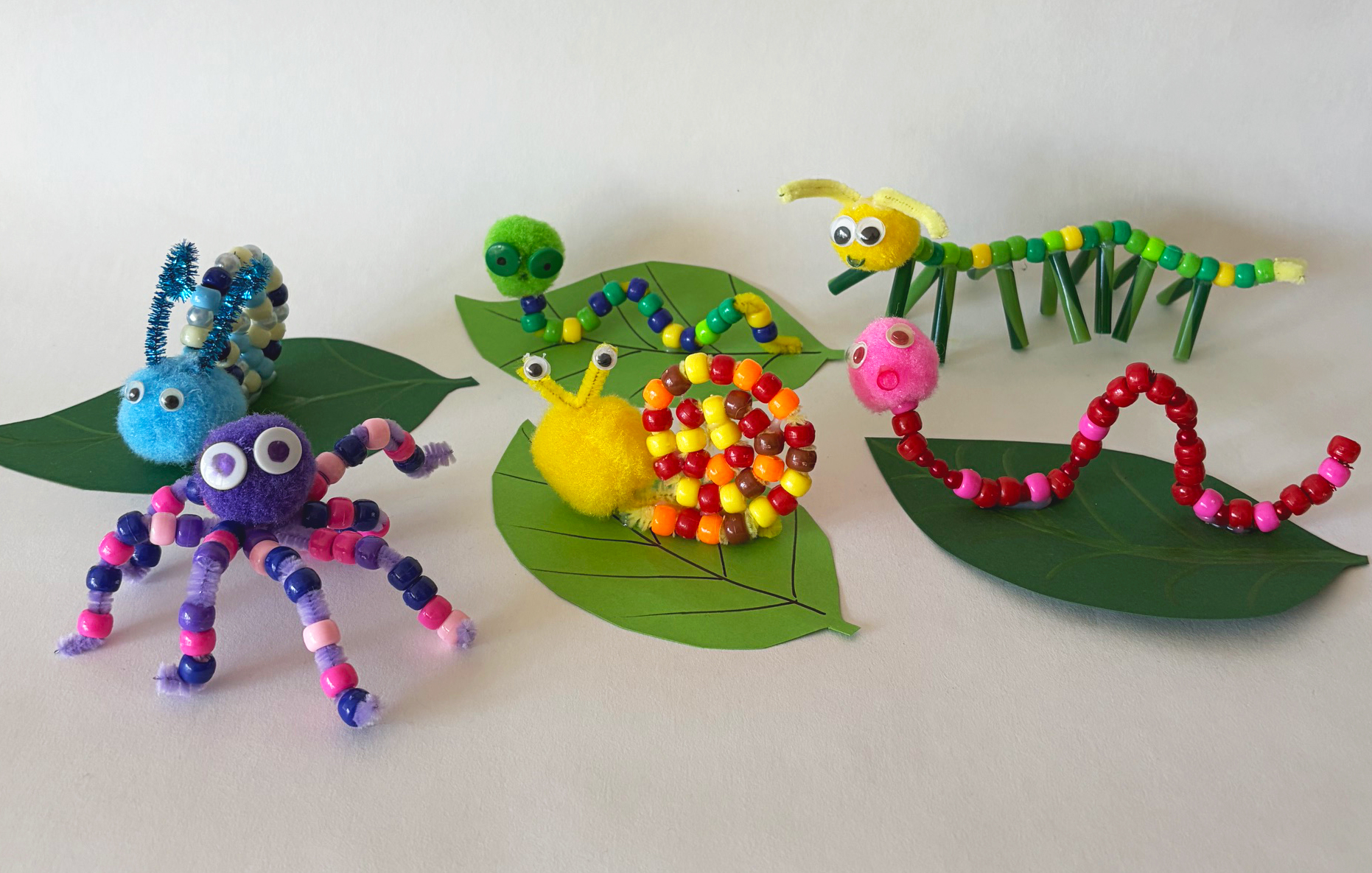 søde små insekter af piberenser og perler